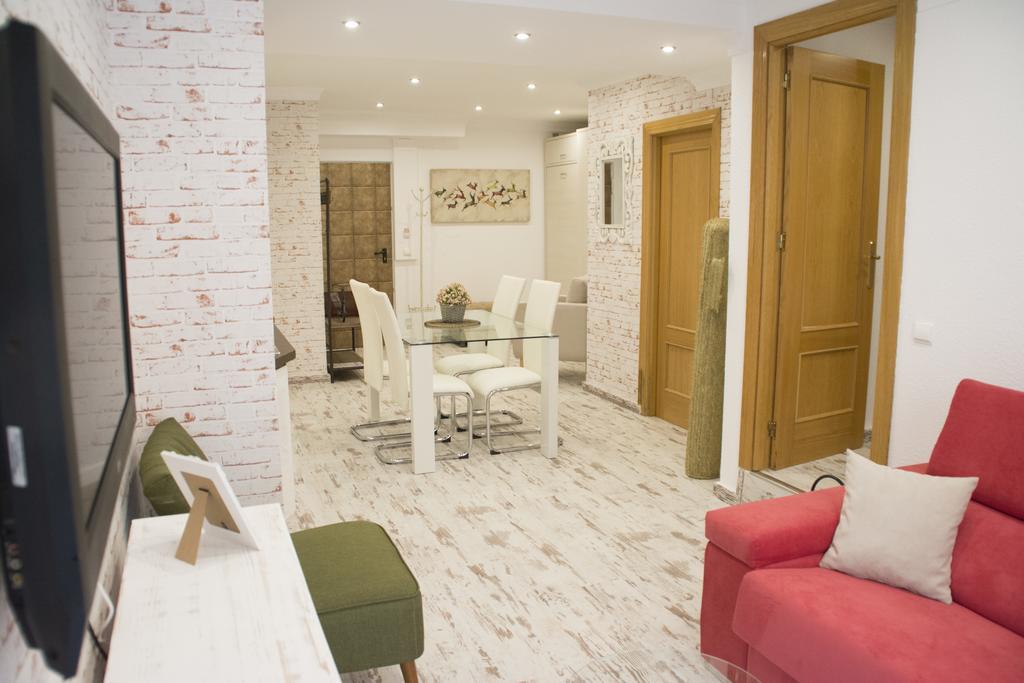 Apartamentos Sevilla Palace ภายนอก รูปภาพ