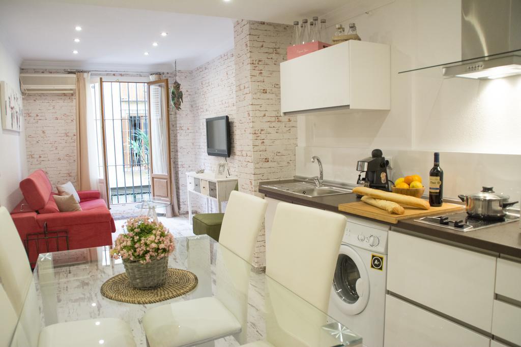 Apartamentos Sevilla Palace ภายนอก รูปภาพ